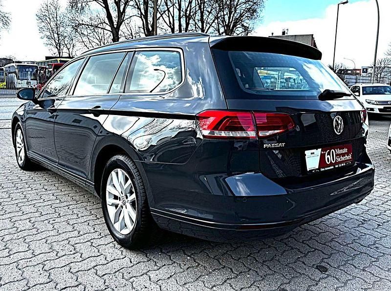 Gebraucht VW Passat 120 PS (88 kW) 2019 Grau Kombi