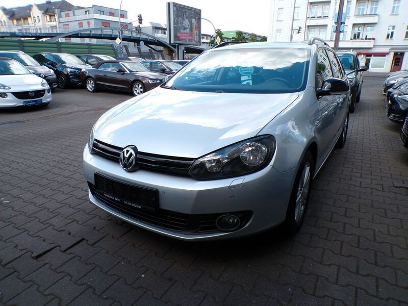 Silber Gebraucht 2013 VW Golf VII Match Kombi | 9.990 € (Fairer Preis) - Bild 1/4