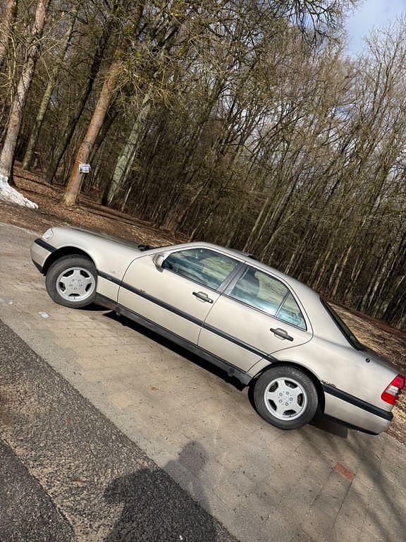 Gebraucht Mercedes C220 Classic 95 PS (69 kW) 1997 Silber Limousine