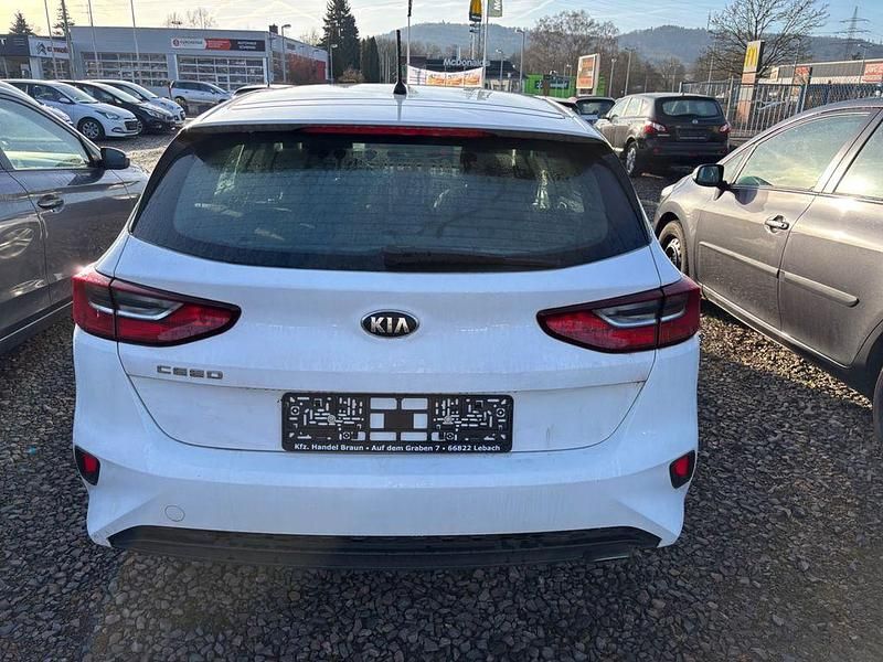 Gebraucht Kia Ceed Edition 7 99 PS (72 kW) 2019 Weiß Kleinwagen
