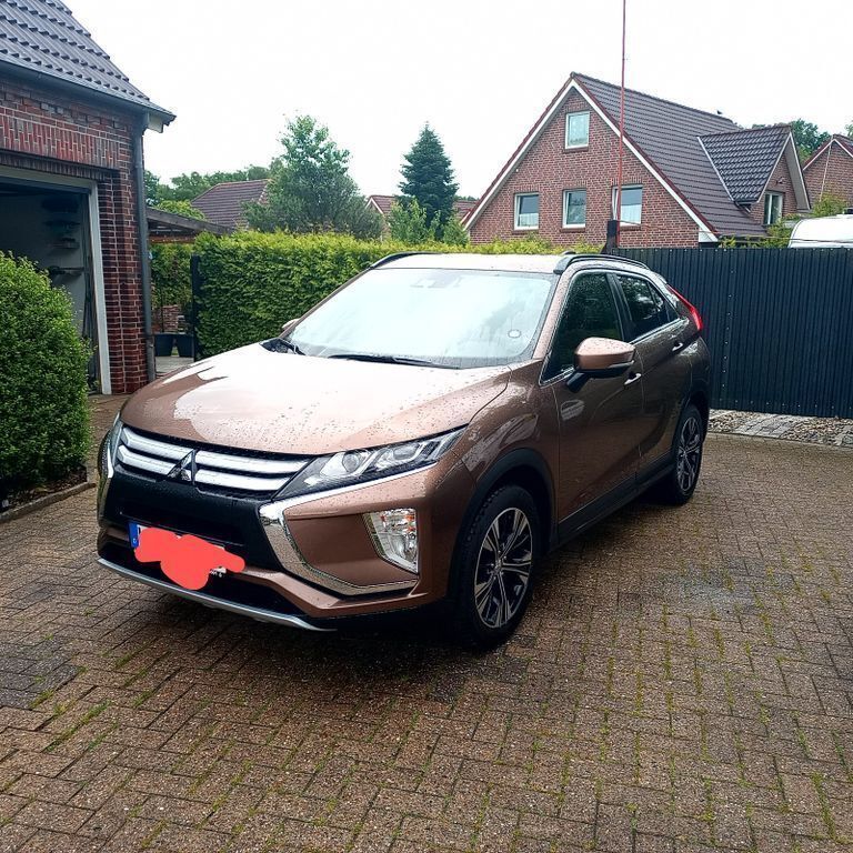 Braun Gebraucht 2018 Mitsubishi Eclipse Cross Diamant Edition SUV | 15.700 € (Fairer Preis) - Bild 1/4