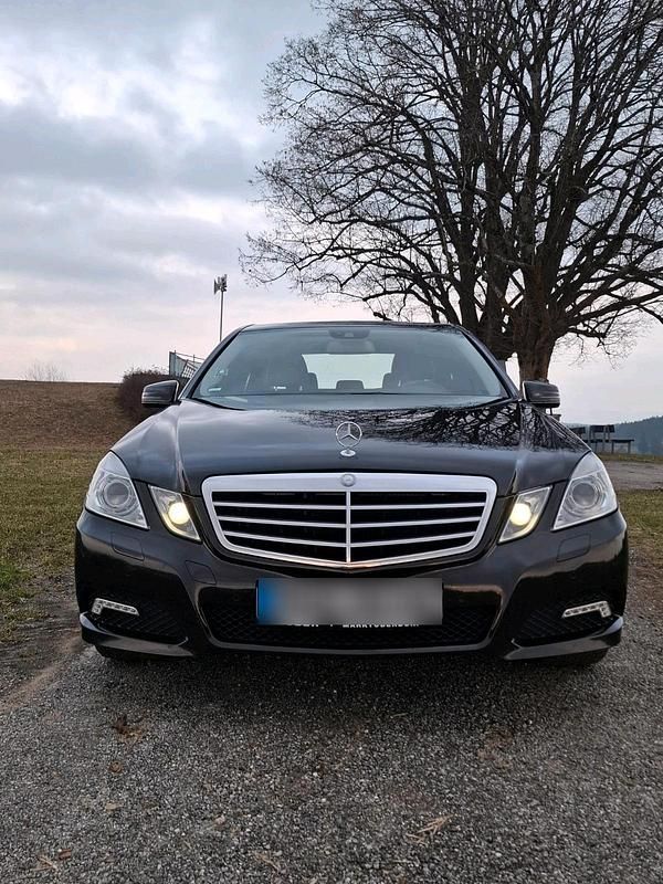 Gebraucht Mercedes E200 184 PS (135 kW) 2010 Schwarz Limousine