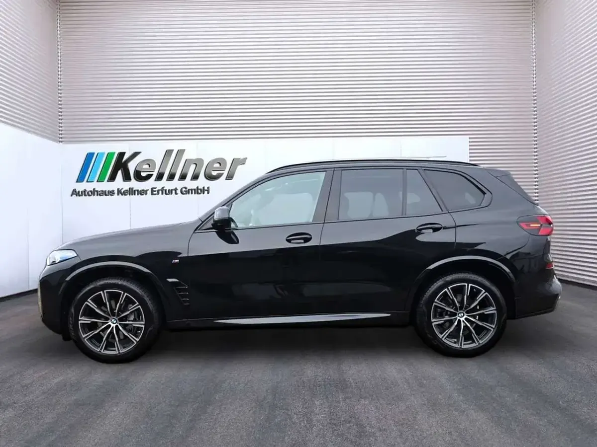 Gebraucht BMW X5 M Sport 340 PS (250 kW) 2025 Saphirschwarz SUV