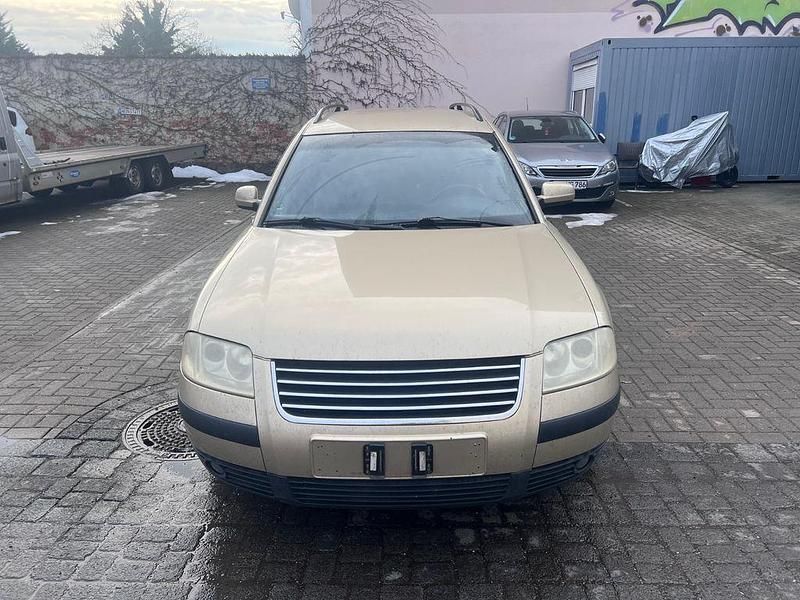 Gebraucht VW Passat 116 PS (85 kW) 2001 Gold Kombi