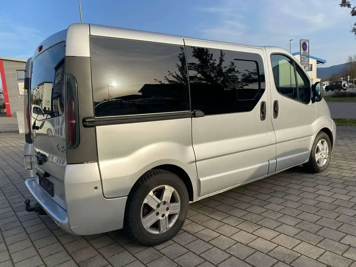 Gebraucht Renault Trafic 135 PS (99 kW) 2005 Silber Van / Kleinbus
