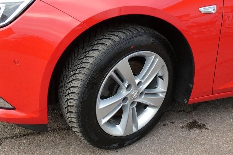 Gebraucht Opel Insignia Innovation 170 PS (125 kW) 2017 Rot Limousine