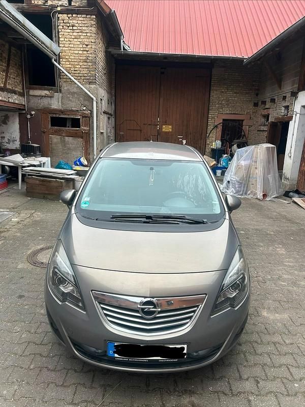 Gebraucht Opel Meriva 101 PS (74 kW) 2010 Braun Van / Kleinbus