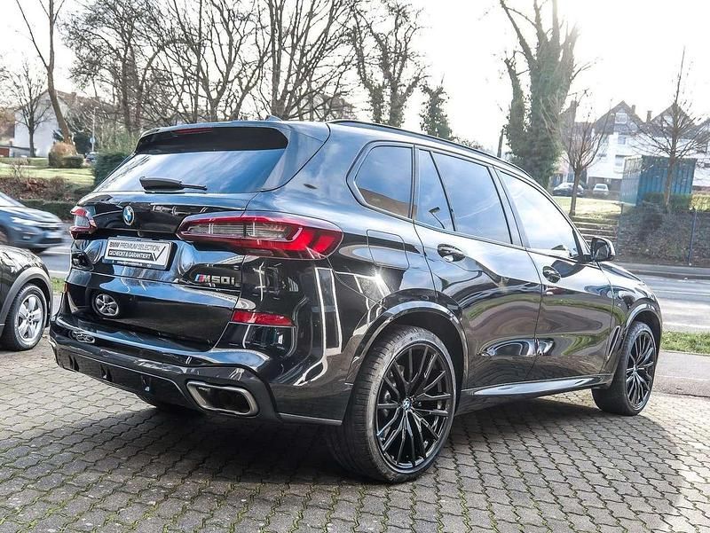 Gebraucht BMW X5 M 530 PS (389 kW) 2024 Black sapphire SUV