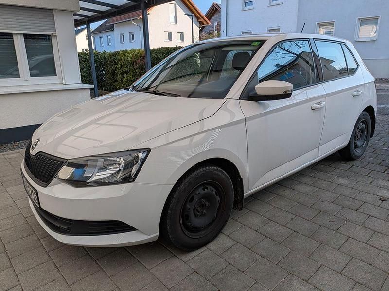 Gebraucht Skoda Fabia Cool Edition 60 PS (44 kW) 2016 Weiß Limousine