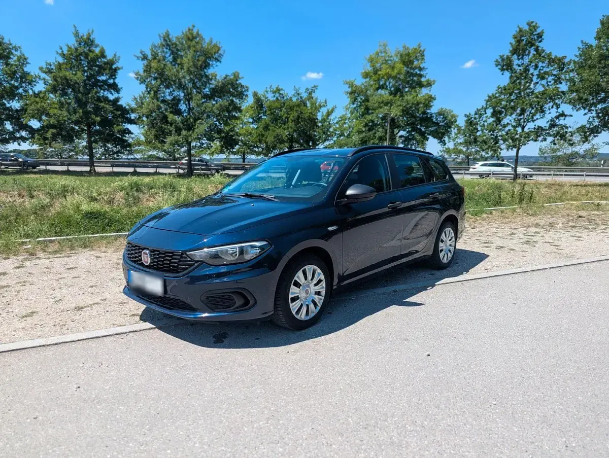 Gebraucht Fiat Tipo 119 PS (87 kW) 2018 Blau Kombi