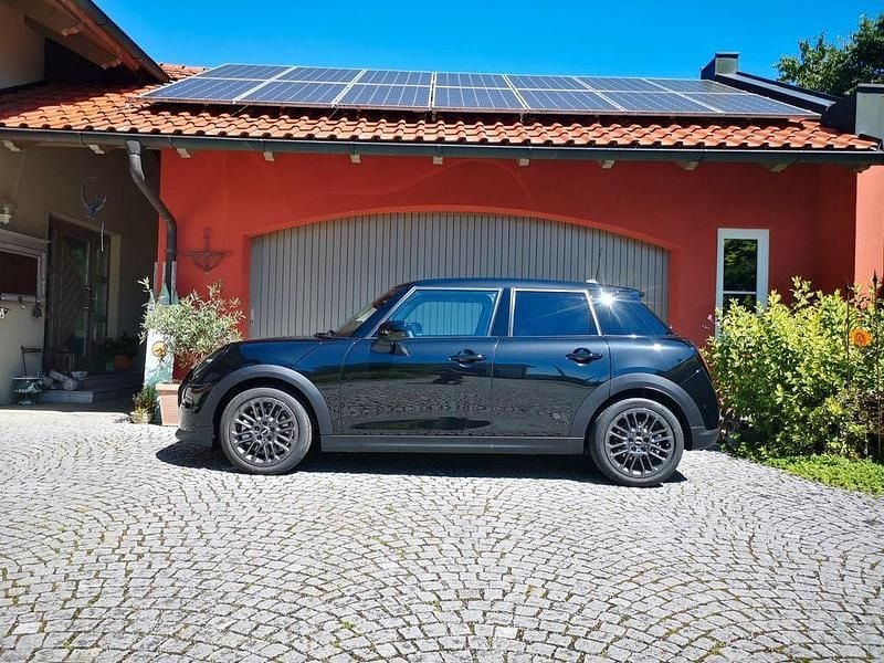 Gebraucht Mini Cooper 114 kW (156 PS) 2026 Schwarz Kleinwagen