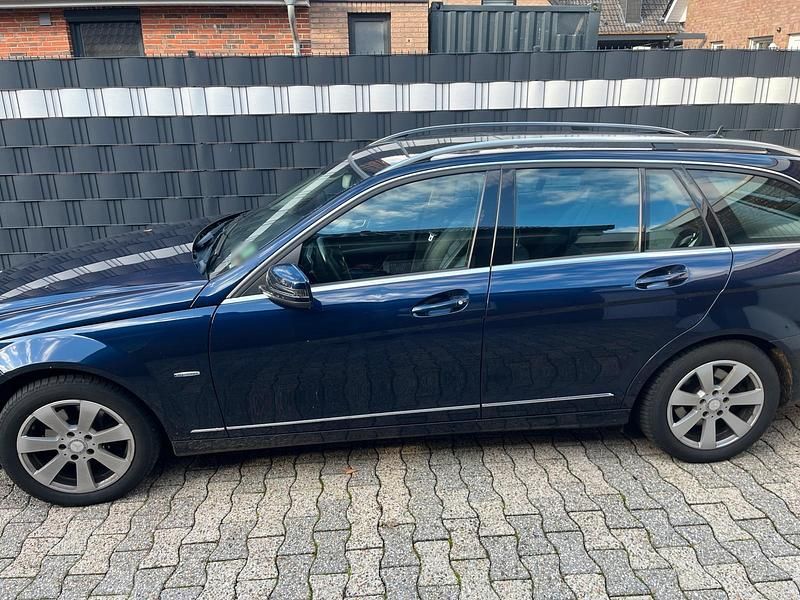 Gebraucht Mercedes C250 204 PS (150 kW) 2011 Blau Kombi