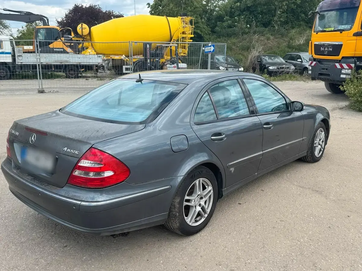 Gebraucht Mercedes E280 190 PS (139 kW) 2006 Blau Limousine