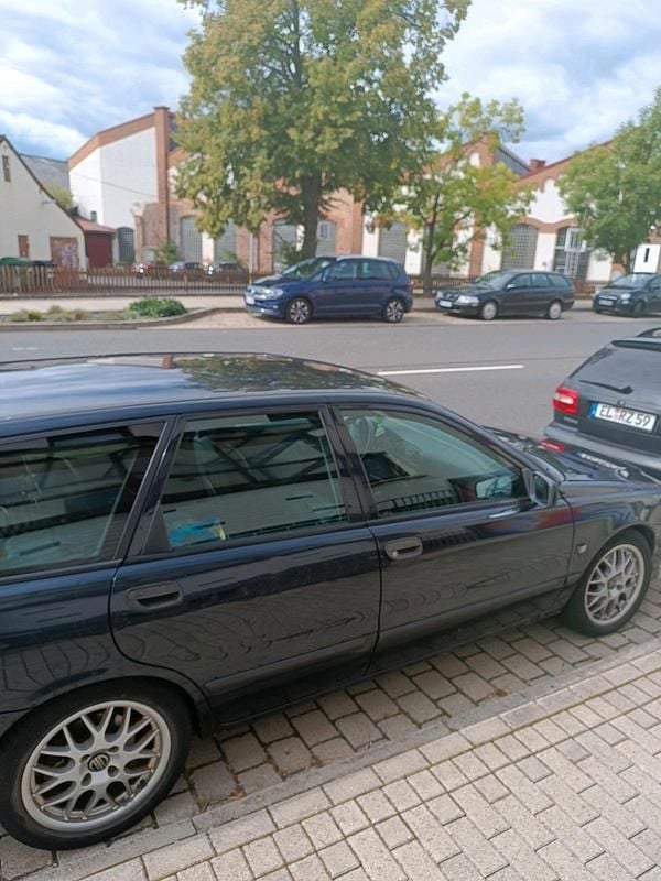 Schwarz Gebraucht 1998 Volvo V40 Kombi | 1.200 € (Teuer) - Bild 1/4