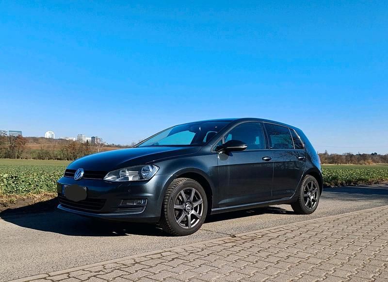 Grau Gebraucht 2016 VW Golf VII Allstar Kombi | 10.000 € (Guter Preis) - Bild 1/4