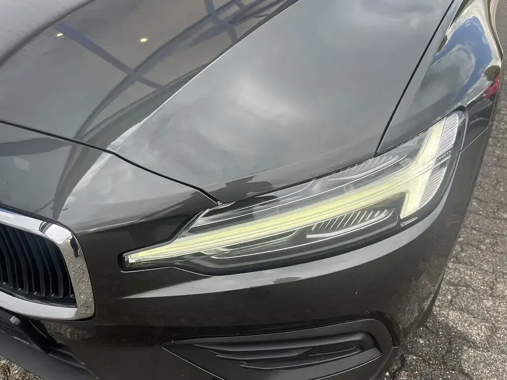 Gebraucht Volvo V60 Momentum 150 PS (110 kW) 2019 Grau Kombi