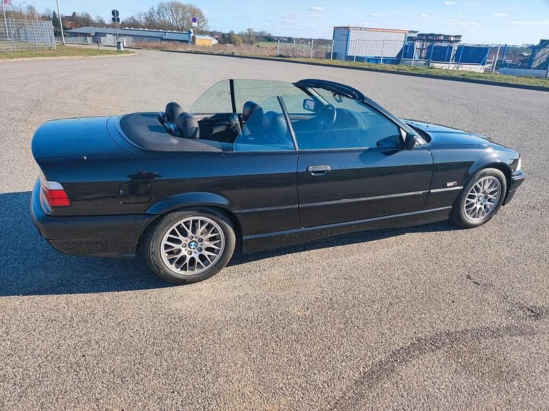 Gebraucht BMW 320 Cabriolet 150 PS (110 kW) 1995 Schwarz Cabrio