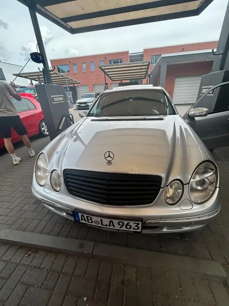 Gebraucht Mercedes E240 180 PS (132 kW) 2002 Silber Limousine