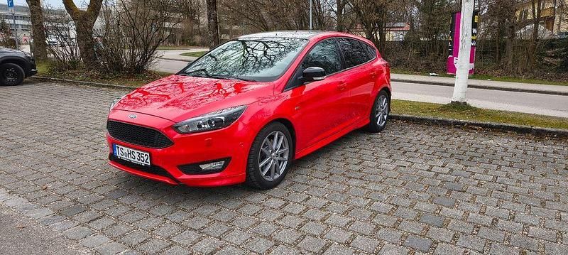 Gebraucht Ford Focus ST-Line 182 PS (133 kW) 2018 Rot Limousine