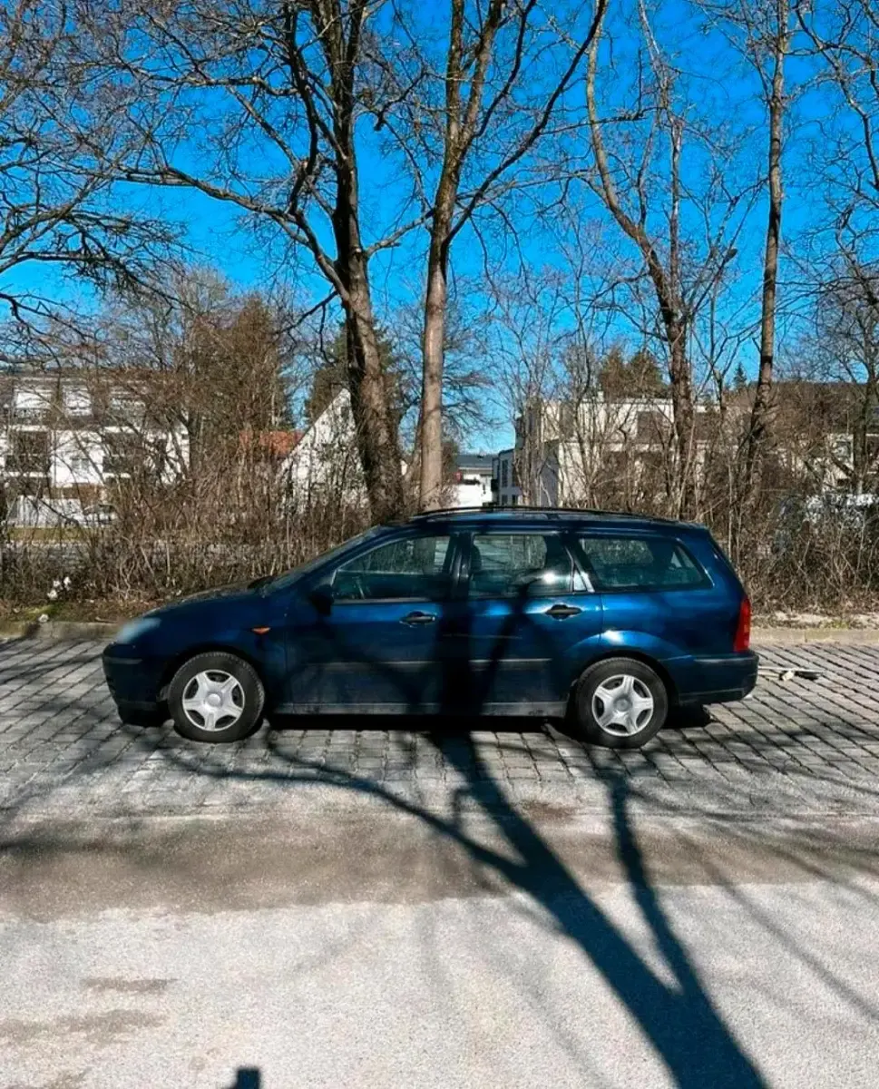 Gebraucht Ford Focus 100 PS (73 kW) 2004 Blau Kombi