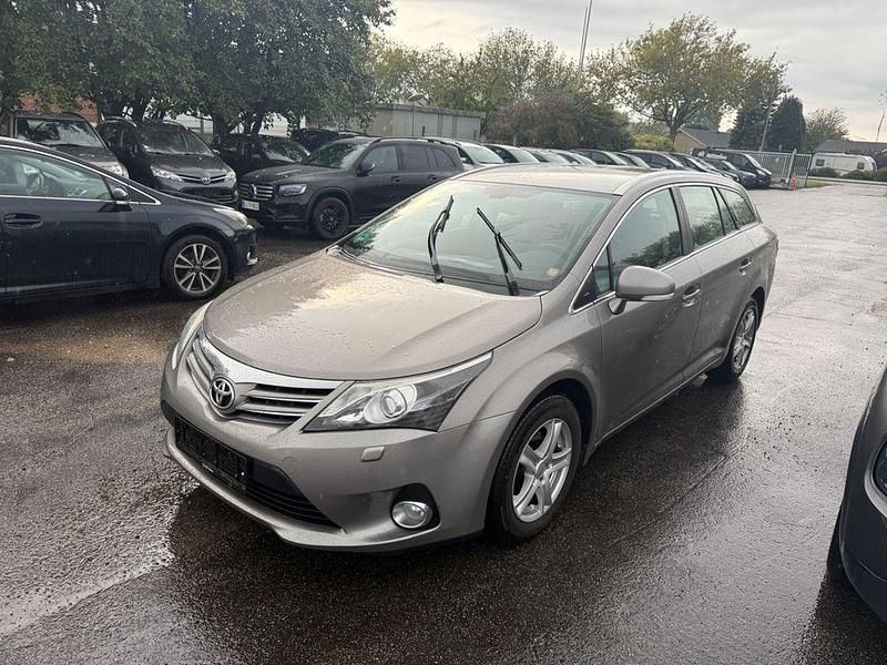 Beige Gebraucht 2014 Toyota Avensis Edition Kombi | 6.500 € (Fairer Preis) - Bild 1/4