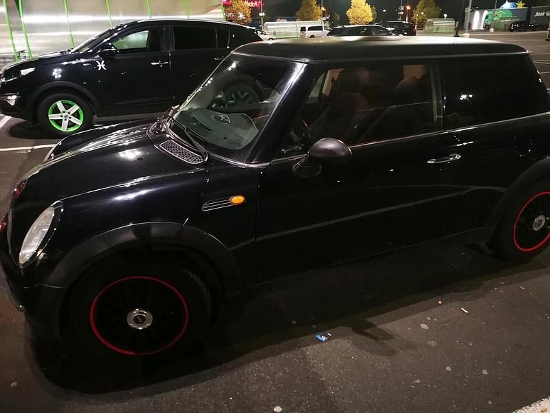 Second-hand Mini ONE 110 CP (80 kW) 2002 Negru Hatchback