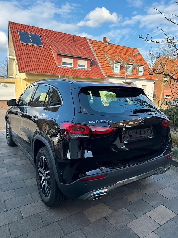 Gebraucht Mercedes GLA250 218 PS (160 kW) 2021 Schwarz SUV