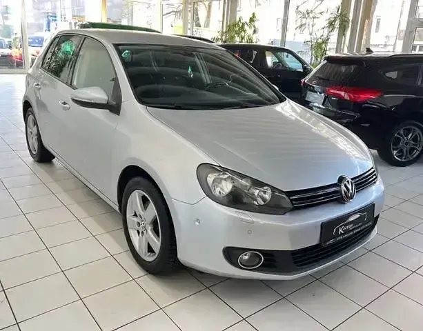Gebraucht VW Golf VI Team 105 PS (77 kW) 2010 Silber Kleinwagen