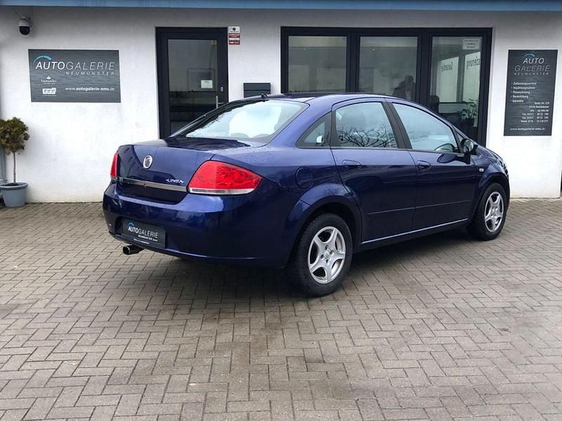 Usado Fiat Linea Active 77 CV (56 kW) 2008 Azul Berlina