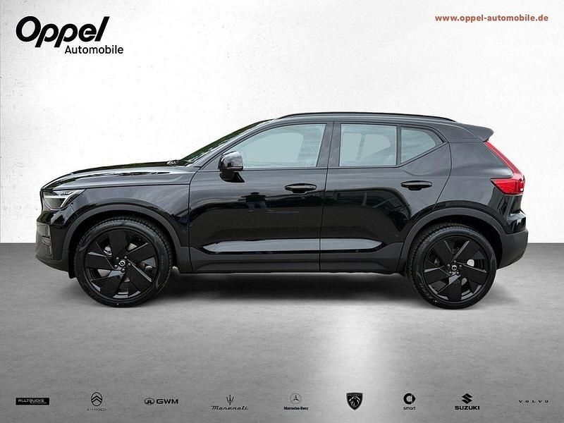 Neu Volvo XC40 Plus 163 PS (119 kW) 2025 Onyx black / SUV