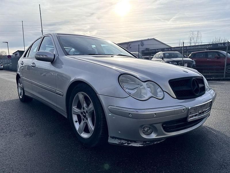 Silber Gebraucht 2005 Mercedes C200 Avantgarde Limousine | 2.800 € (Fairer Preis) - Bild 1/4