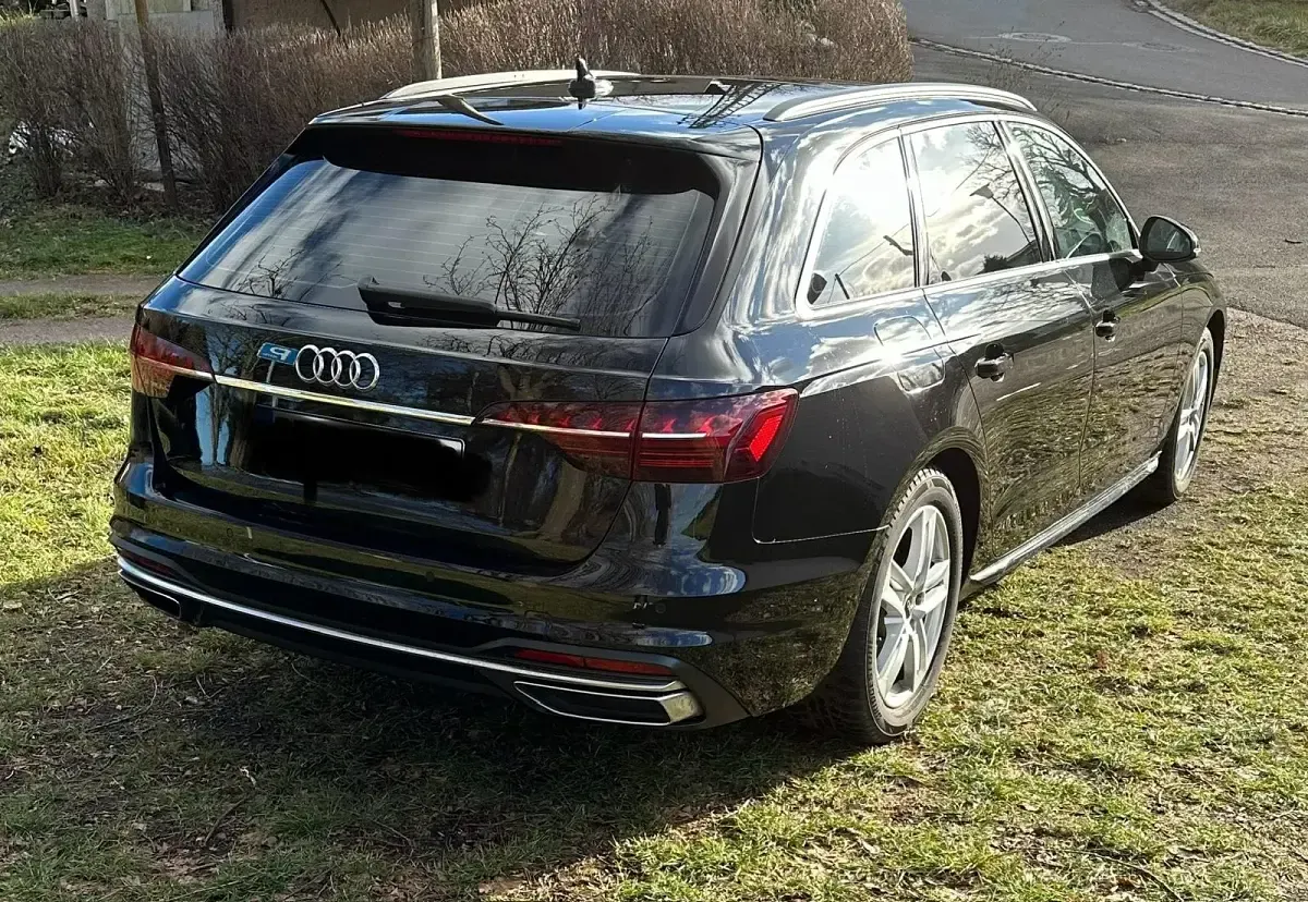 Gebraucht Audi A4 Ambiente 120 PS (88 kW) 2022 Schwarz Kombi