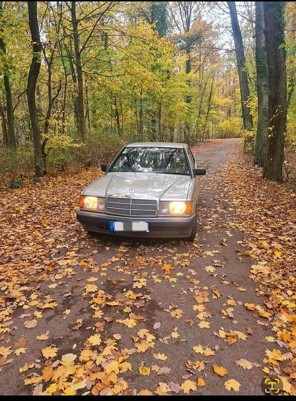 Gebraucht Mercedes 190 109 PS (80 kW) 1990 Silber Limousine