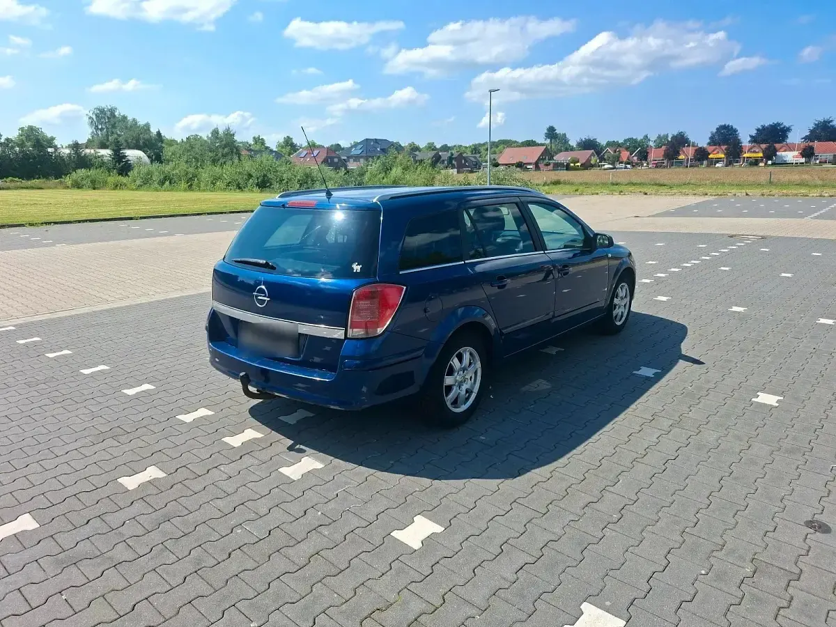 Gebraucht Opel Astra 105 PS (77 kW) 2005 Blau Kombi
