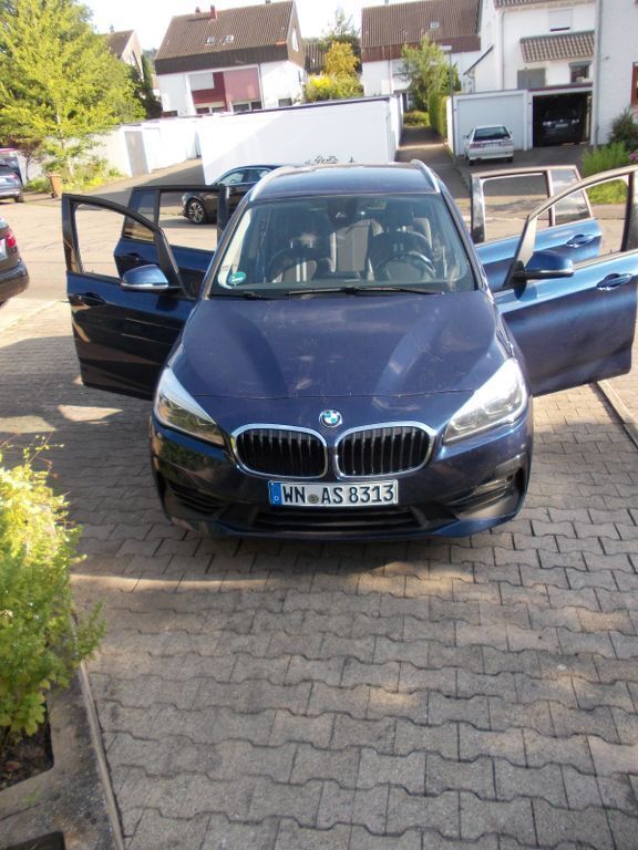 Blau Gebraucht 2018 BMW 218 Gran Tourer Van / Kleinbus | 15.900 € (Fairer Preis) - Bild 1/4