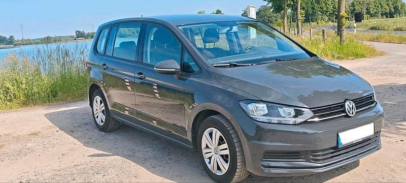 Grau Gebraucht 2018 VW Touran Van / Kleinbus | 13.000 € (Superpreis) - Bild 1/4