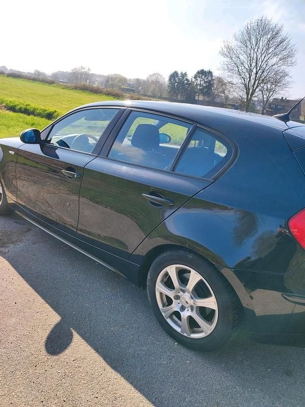 Gebraucht BMW 118 122 PS (89 kW) 2006 Schwarz Kleinwagen