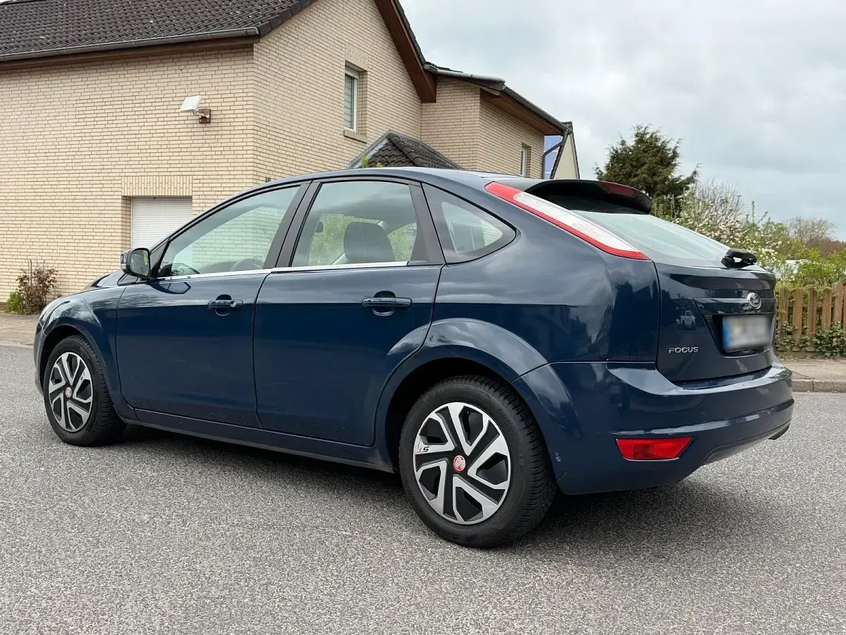Second-hand Ford Focus 101 CP (74 kW) 2010 Albastru Hatchback