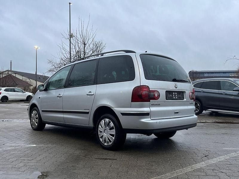 Gebraucht VW Sharan 140 PS (102 kW) 2010 Silber Van / Kleinbus