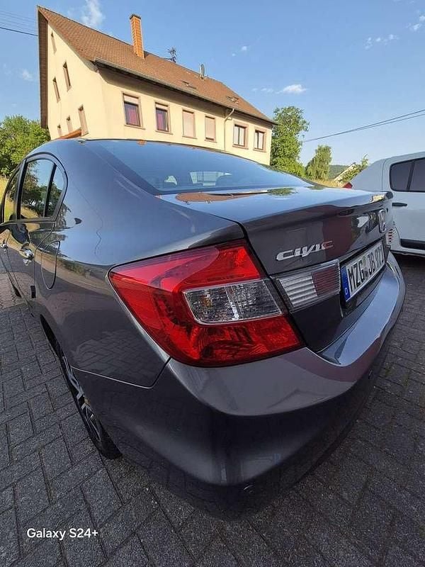 Gebraucht 2014 Honda Civic Comfort Limousine | 11.000 € (Guter Preis) - Bild 1/4