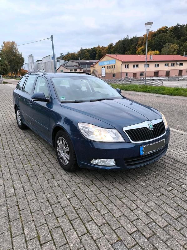 Blau Gebraucht 2012 Skoda Octavia Kombi | 4.300 € (Guter Preis) - Bild 1/4