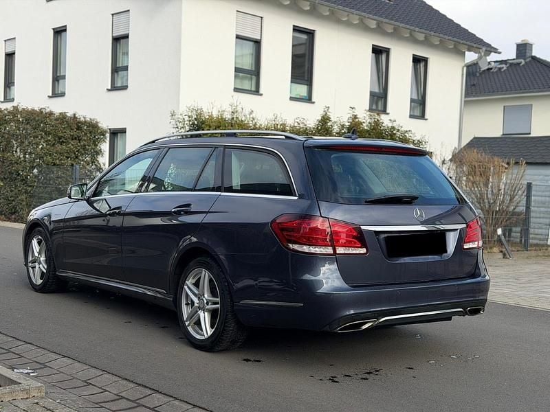Gebraucht Mercedes E350 Avantgarde 252 PS (185 kW) 2014 Blau Kombi