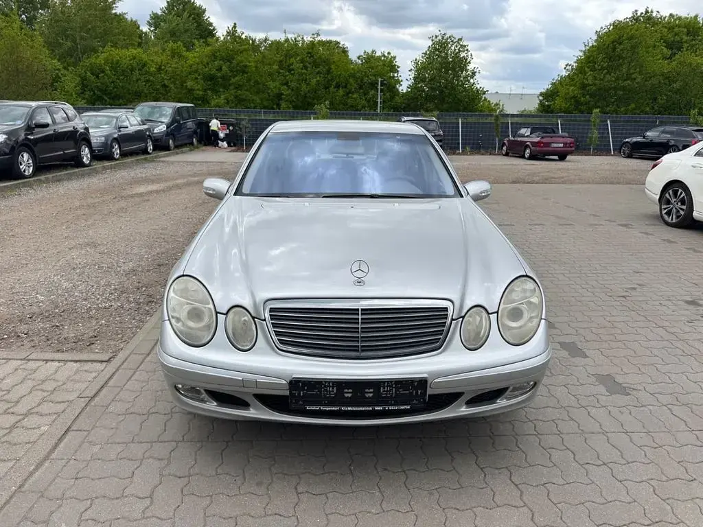 Gebraucht Mercedes E200 163 PS (119 kW) 2002 Silber Limousine