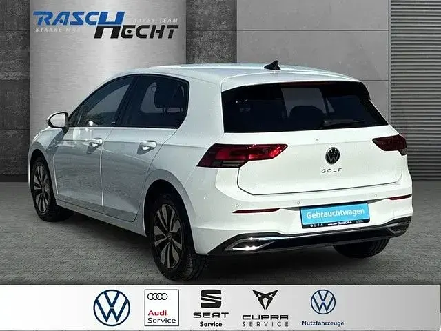 Gebraucht VW Golf VIII Move 131 PS (96 kW) 2023 Weiß Limousine