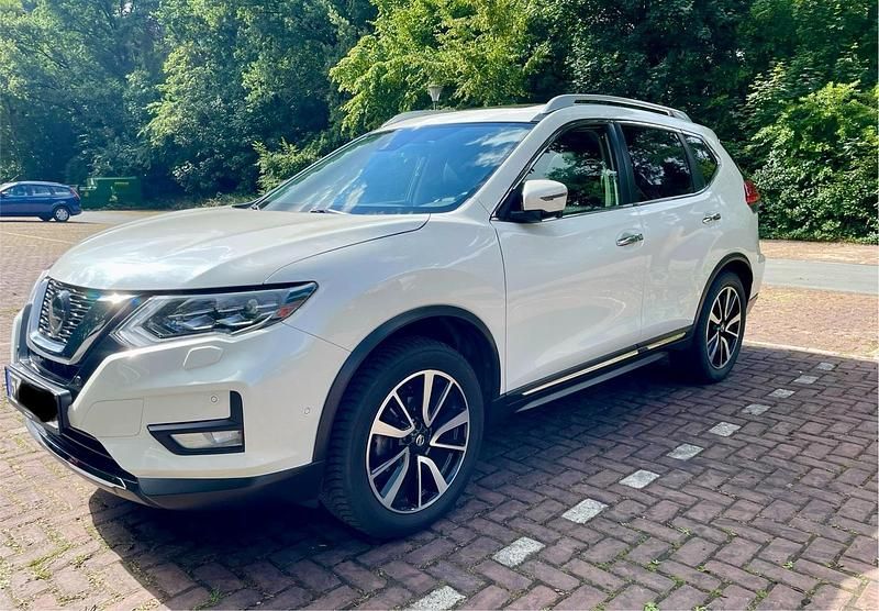 Weiß Gebraucht 2021 Nissan X-Trail Tekna SUV | 26.450 € - Bild 1/4