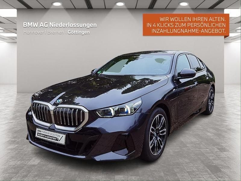 Grau Gebraucht 2024 BMW 520 M Sport Limousine | 52.300 € (Superpreis) - Bild 1/4