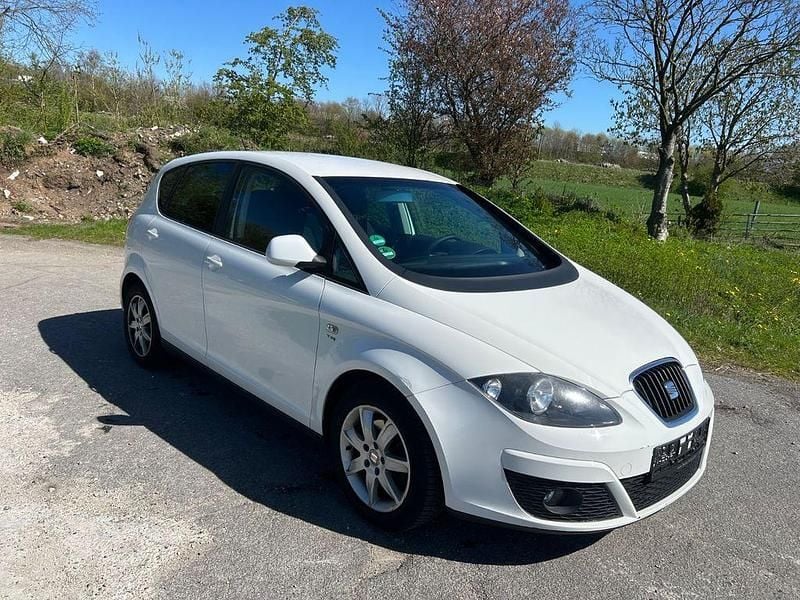 Second-hand Seat Altea 105 CP (77 kW) 2010 Alb Berlinǎ