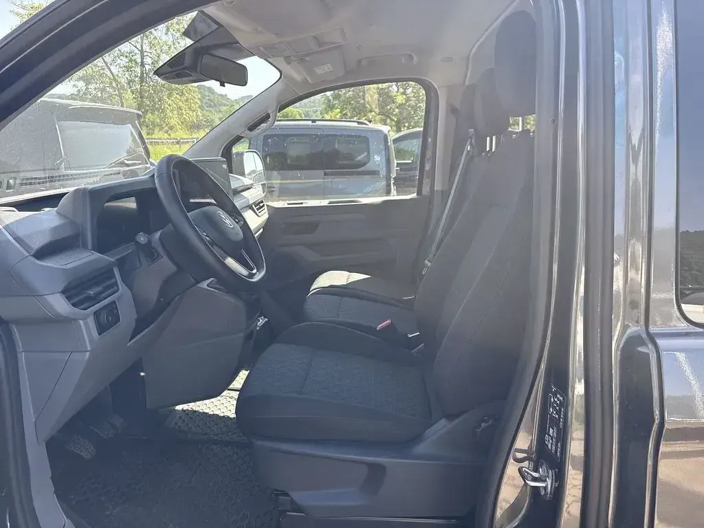 Gebraucht VW T7 150 PS (110 kW) 2025 Grau Van