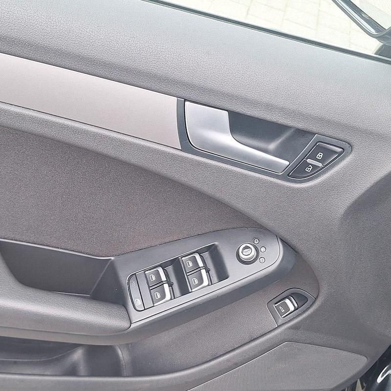 Gebraucht Audi A4 Ambiente 120 PS (88 kW) 2013 Schwarz Limousine