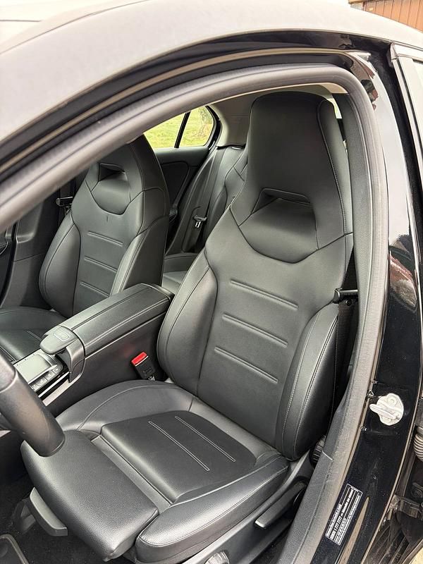 Gebraucht Mercedes A200 163 PS (119 kW) 2020 Schwarz Limousine